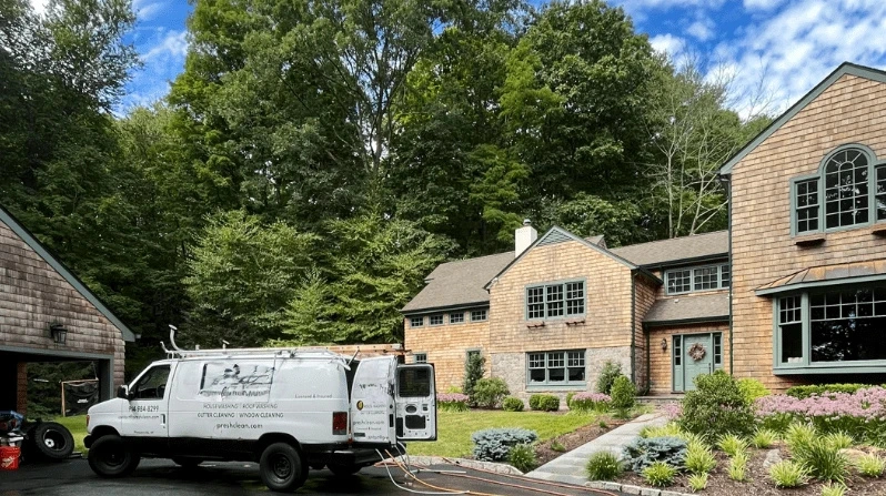 Cleveland Heights Power Washing power washing crew working in Shaker Heights, OH